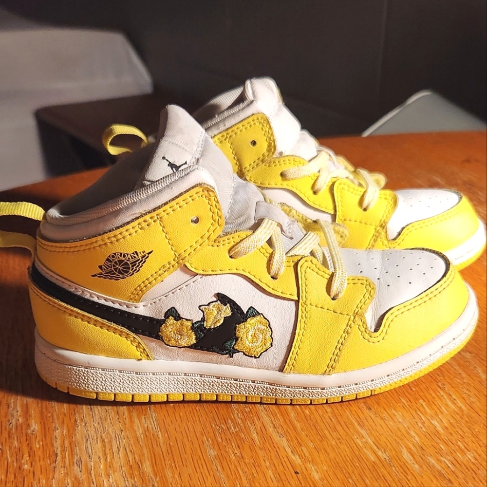 Air Jordan Mid Dynamic Yellow